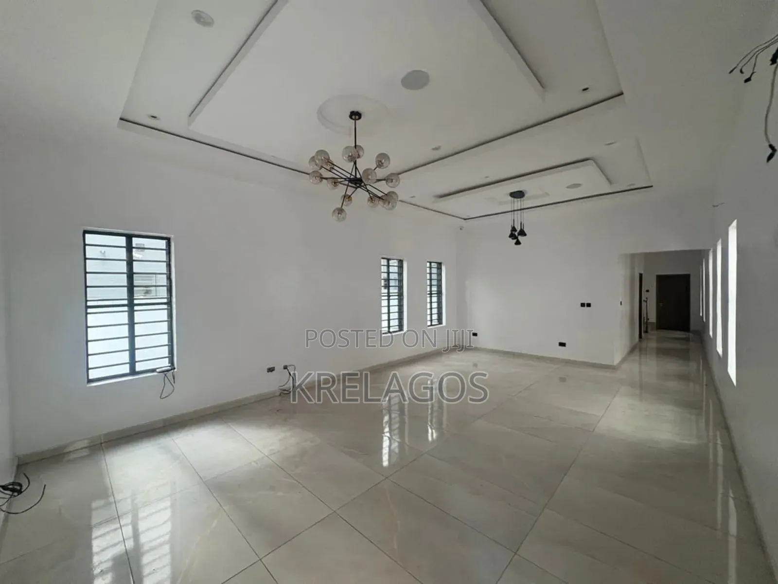 5bdrm Duplex in Chevron for sale