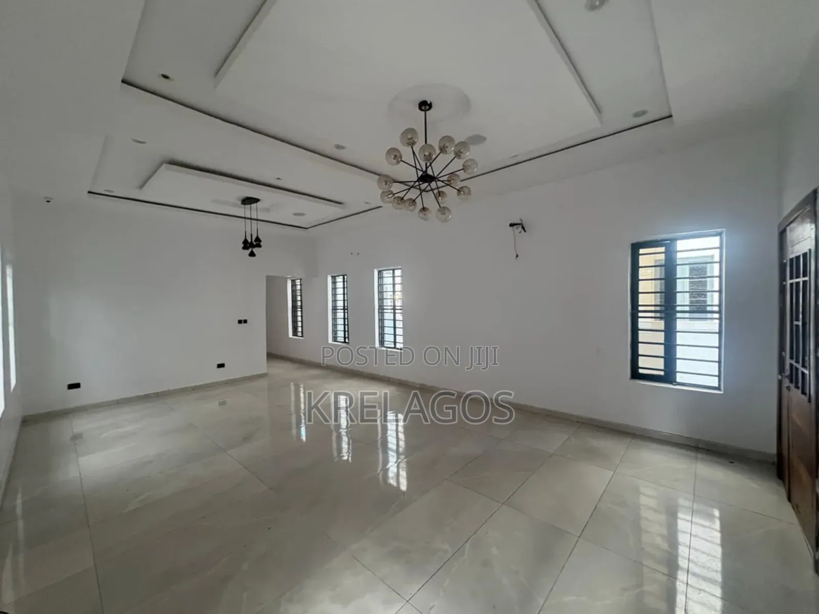 5bdrm Duplex in Chevron for sale