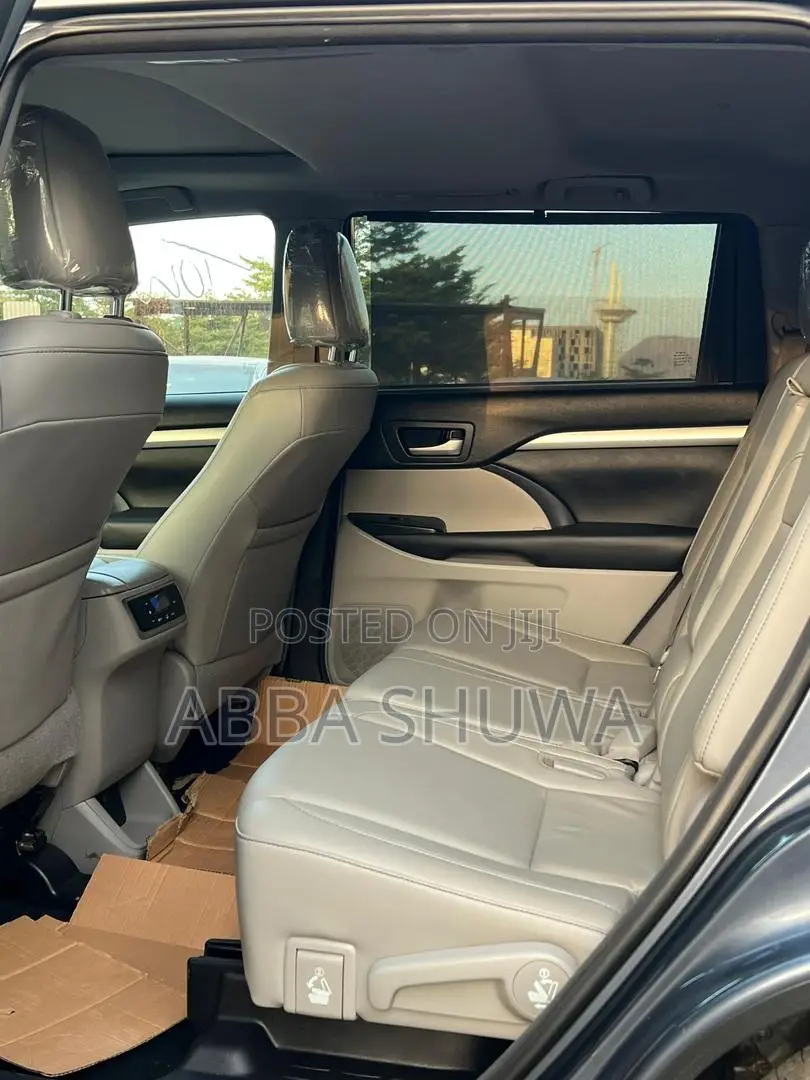 Toyota Highlander XLE 4x4 V6 (3.5L 6cyl 8A) 2018 Blue