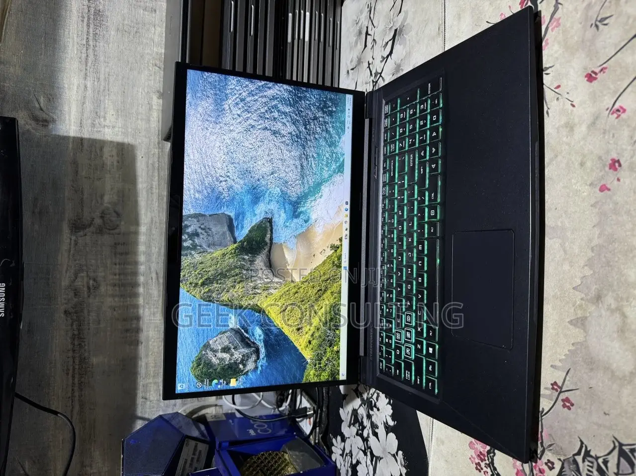 Laptop Cyberpower Tracer III 15 Slim VR 500 16GB Intel Core i7 SSD 1T