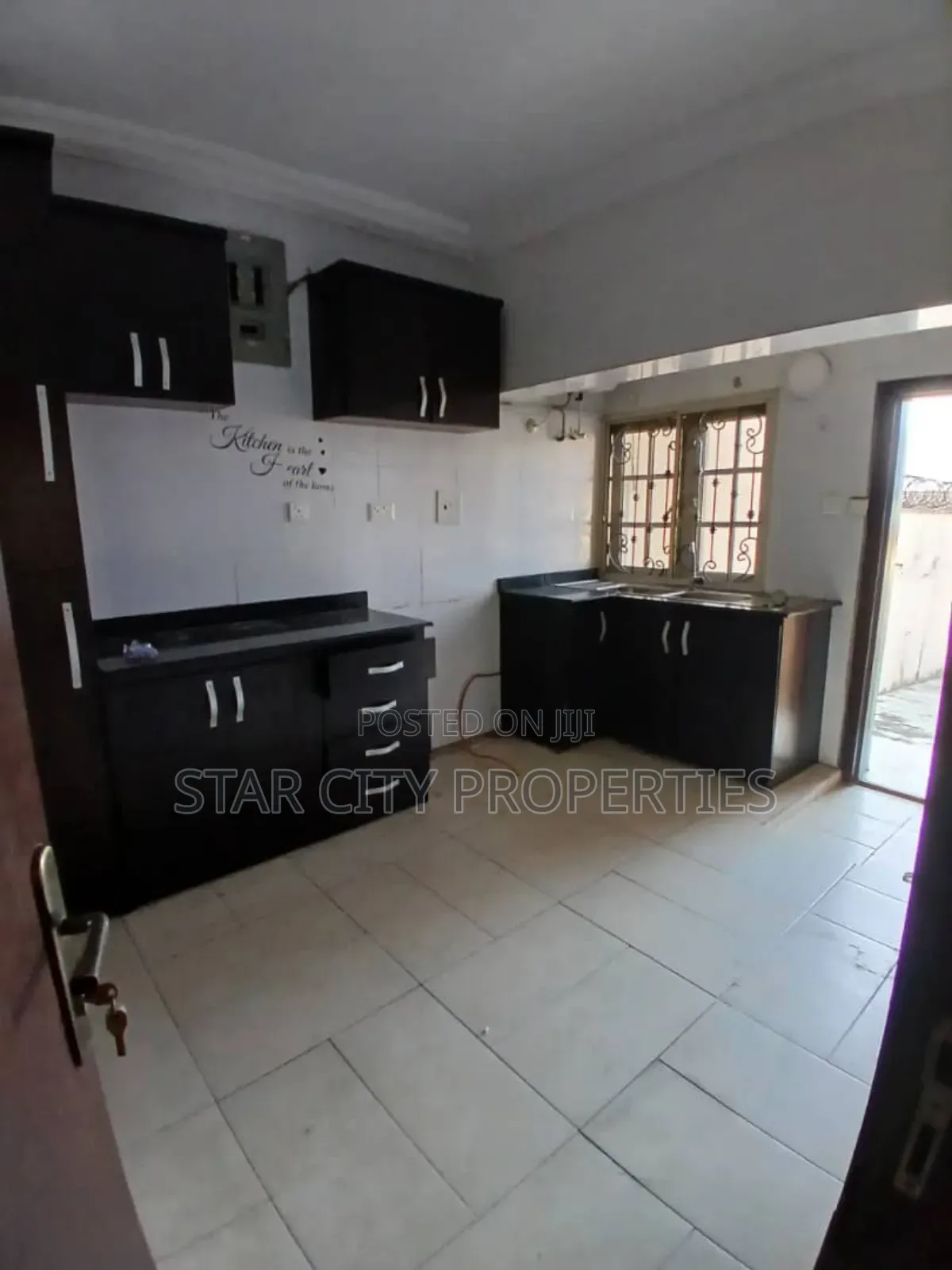 4bdrm Duplex in Gra for rent