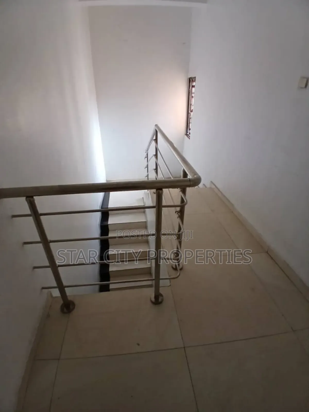 4bdrm Duplex in Gra for rent
