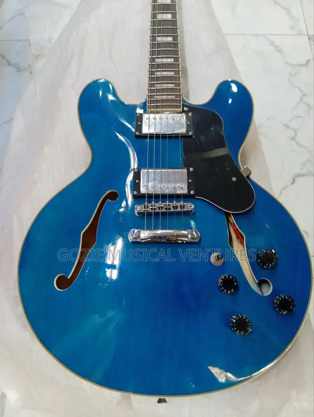 6 Strings Fender Semi Hollow Body Electric Guitar With Amazing Sound