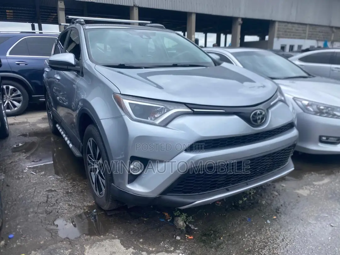 Toyota RAV4 LE AWD (2.5L 4cyl 6A) 2017 Silver