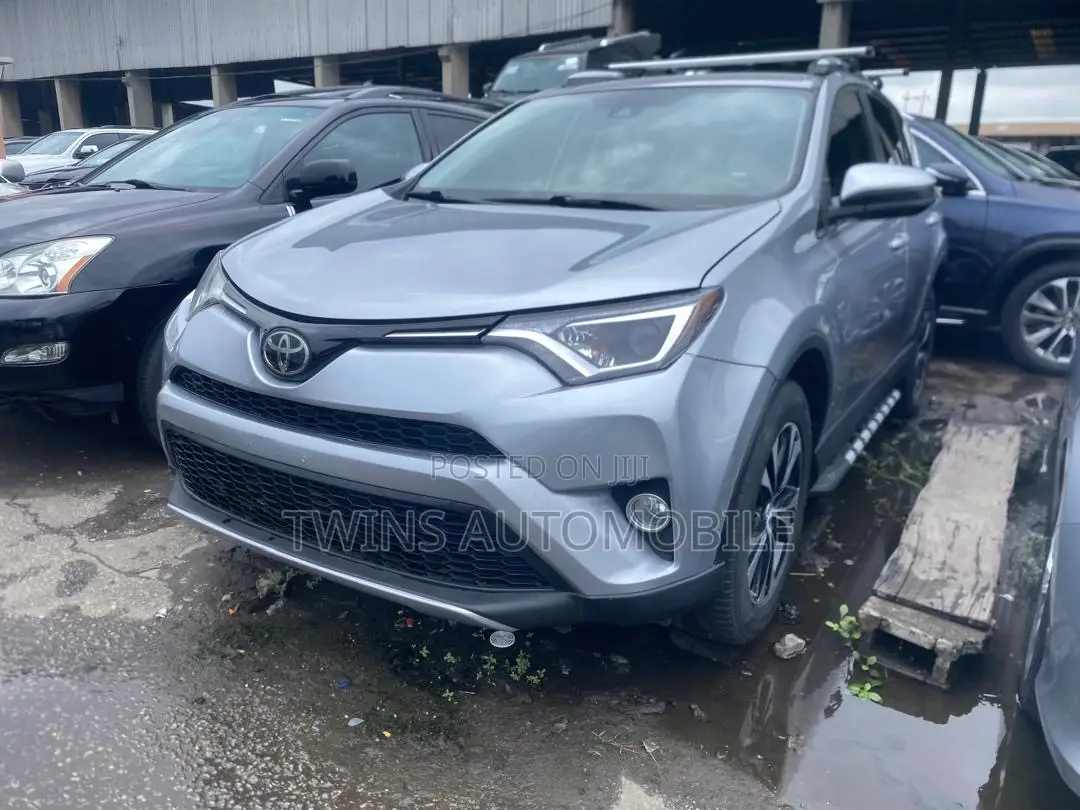Toyota RAV4 LE AWD (2.5L 4cyl 6A) 2017 Silver