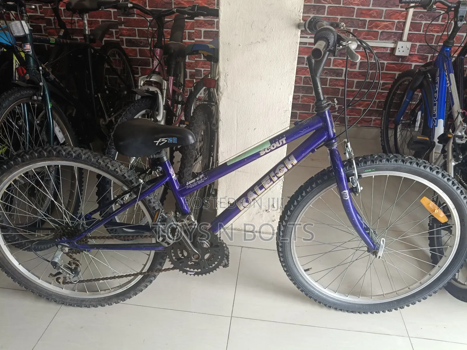 Bicycle for Adult, Size 24 Raleigh Scout