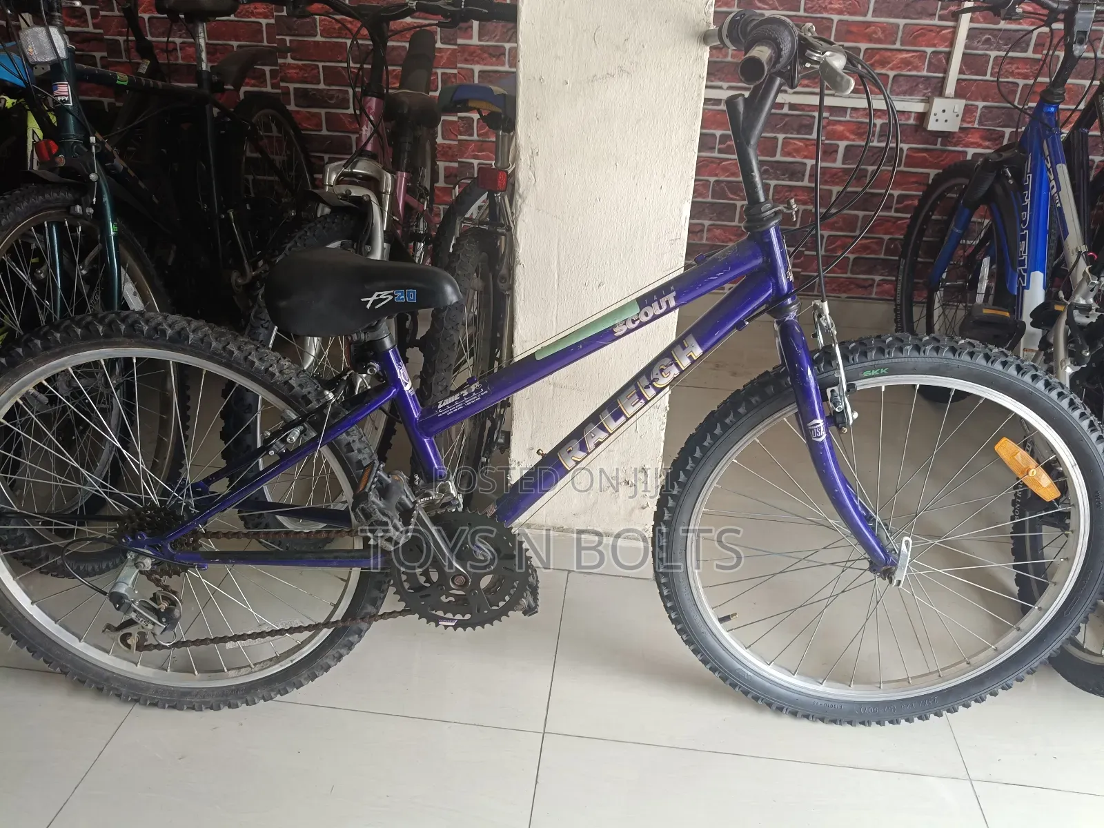 Bicycle for Adult, Size 24 Raleigh Scout