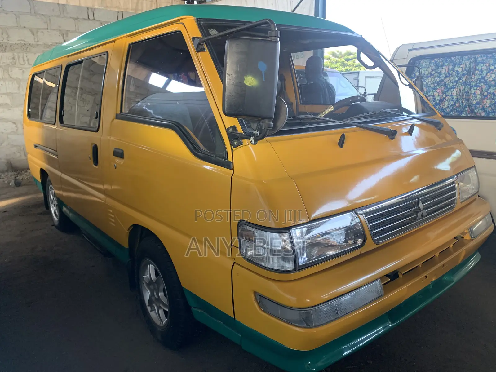Mitsubishi Delica 2007 Yellow