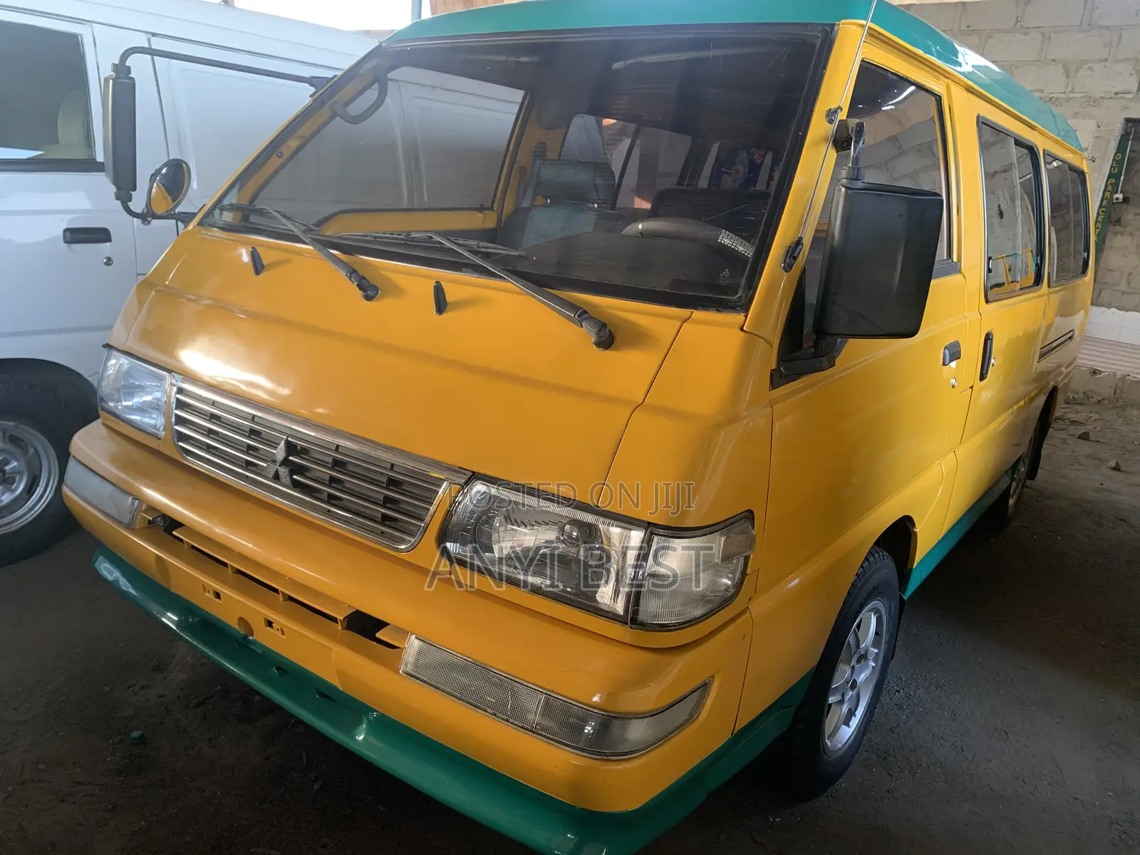 Mitsubishi Delica 2007 Yellow