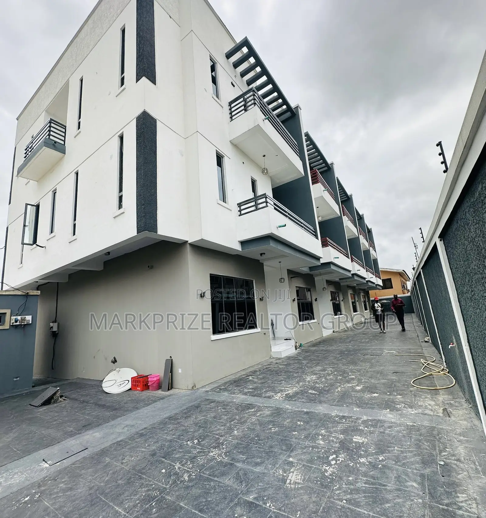 4bdrm Duplex in Magodo Olowora Lagos for sale