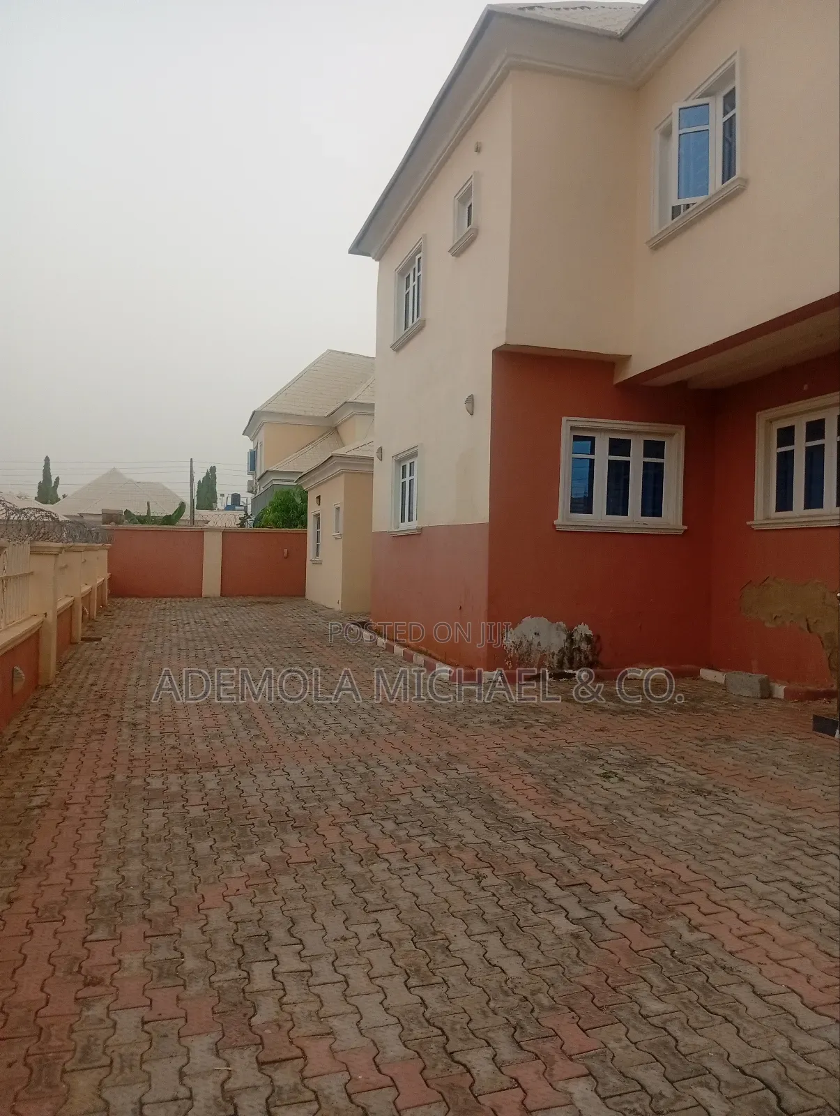 4bdrm Duplex in Kurudu for sale