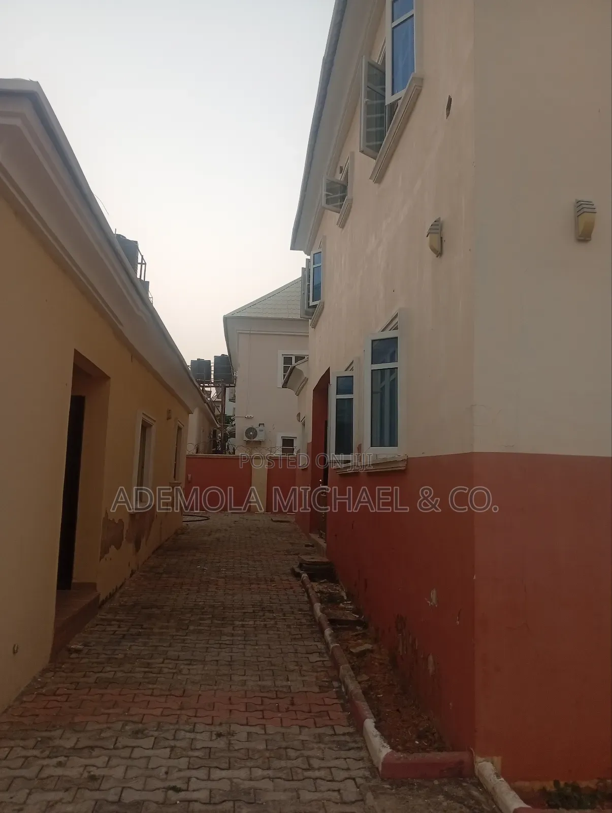 4bdrm Duplex in Kurudu for sale