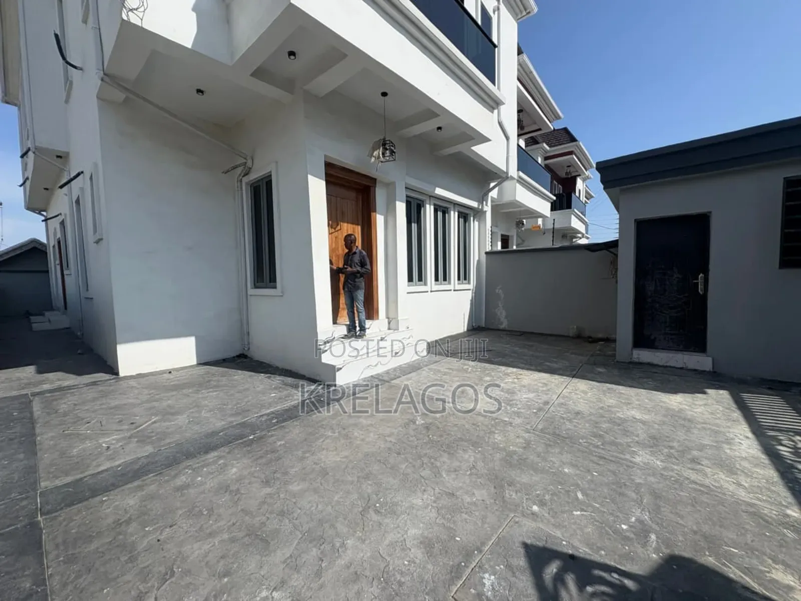 4bdrm Duplex in Alpha Beach Road, Chevron for sale