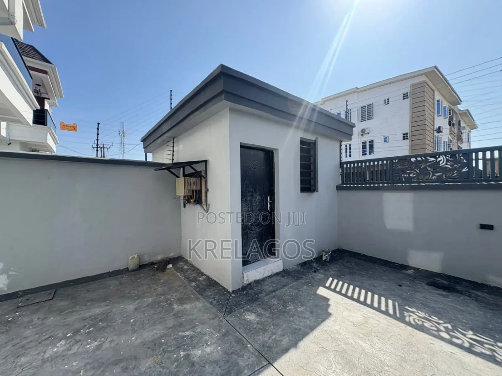 4bdrm Duplex in Alpha Beach Road, Chevron for sale