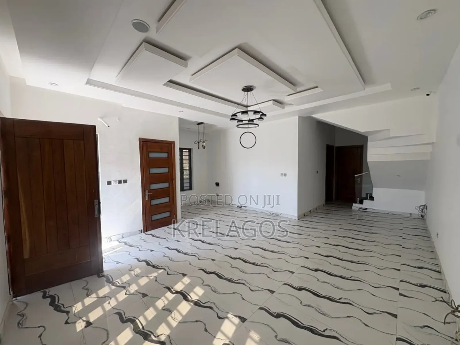 4bdrm Duplex in Alpha Beach Road, Chevron for sale