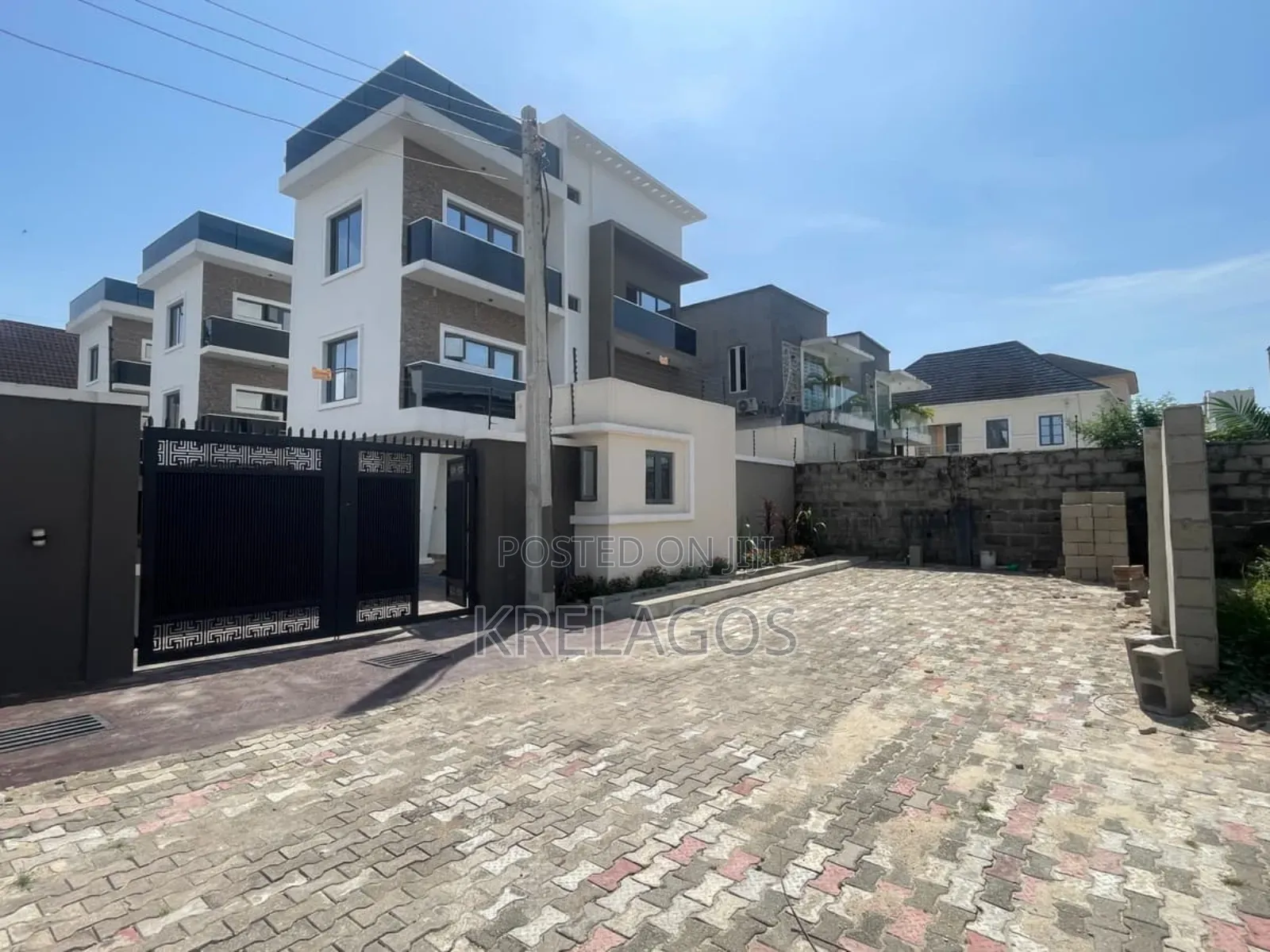 5bdrm Duplex in Agungi for sale