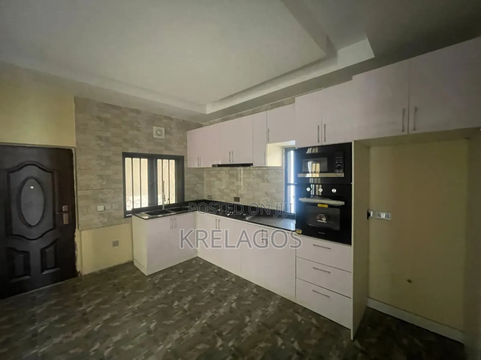 5bdrm Duplex in Agungi for sale