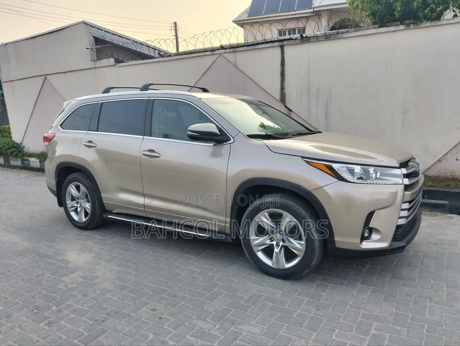 Toyota Highlander Limited 4dr SUV (3.5L 6cyl 6A) 2015 Gold
