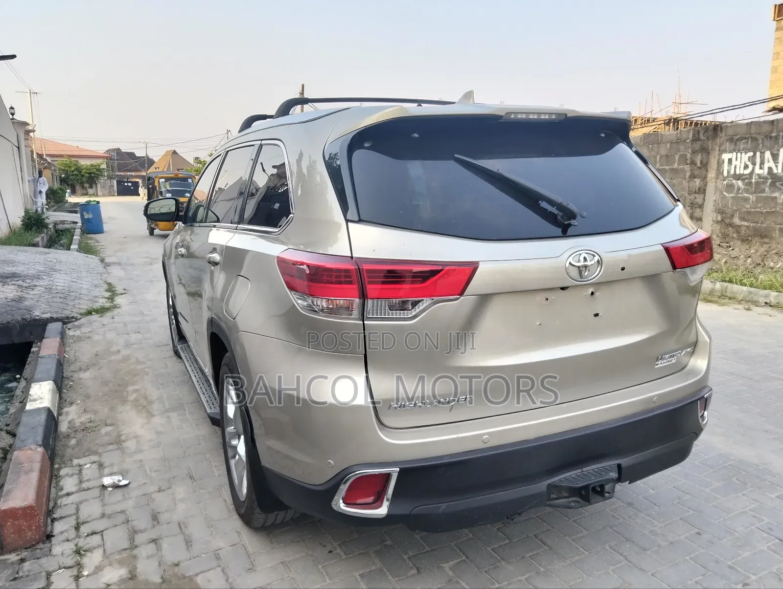 Toyota Highlander Limited 4dr SUV (3.5L 6cyl 6A) 2015 Gold