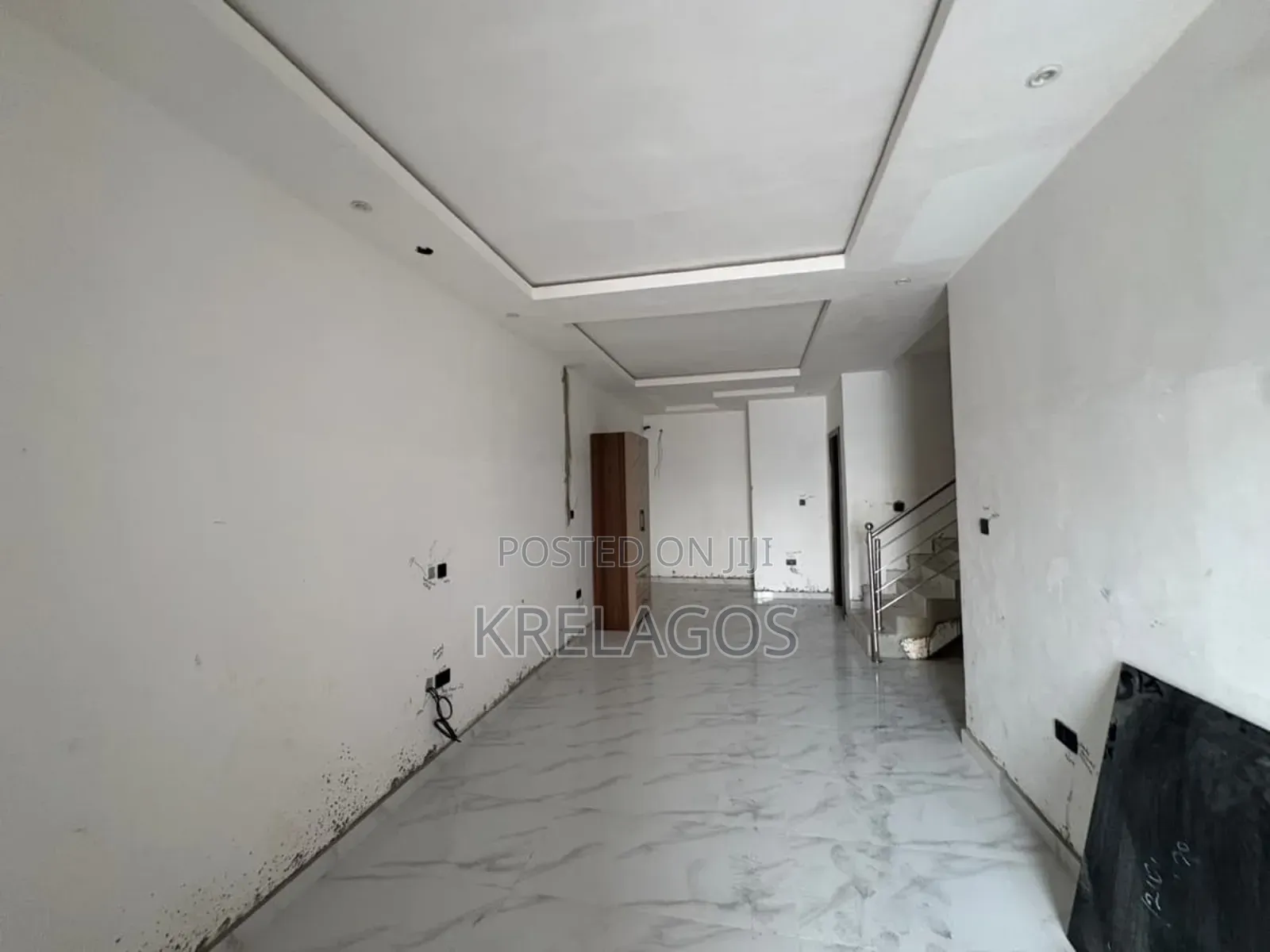 4bdrm Duplex in Ogombo for sale