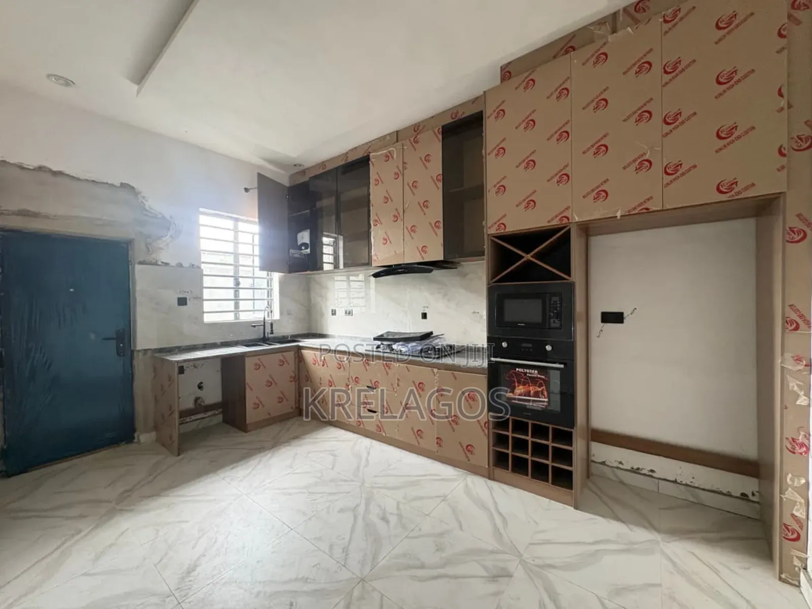4bdrm Duplex in Ogombo for sale