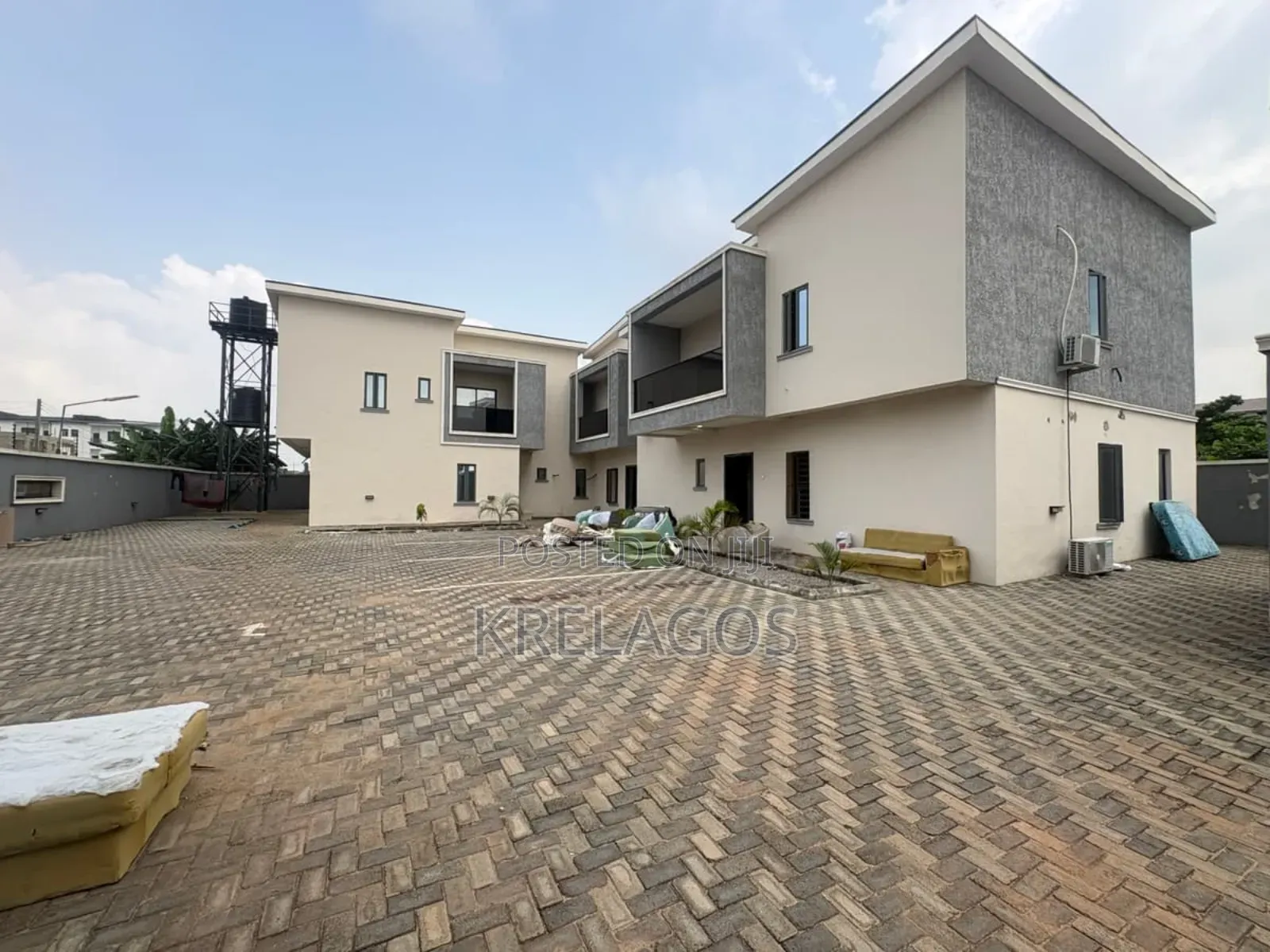 4bdrm Duplex in Ogombo for sale