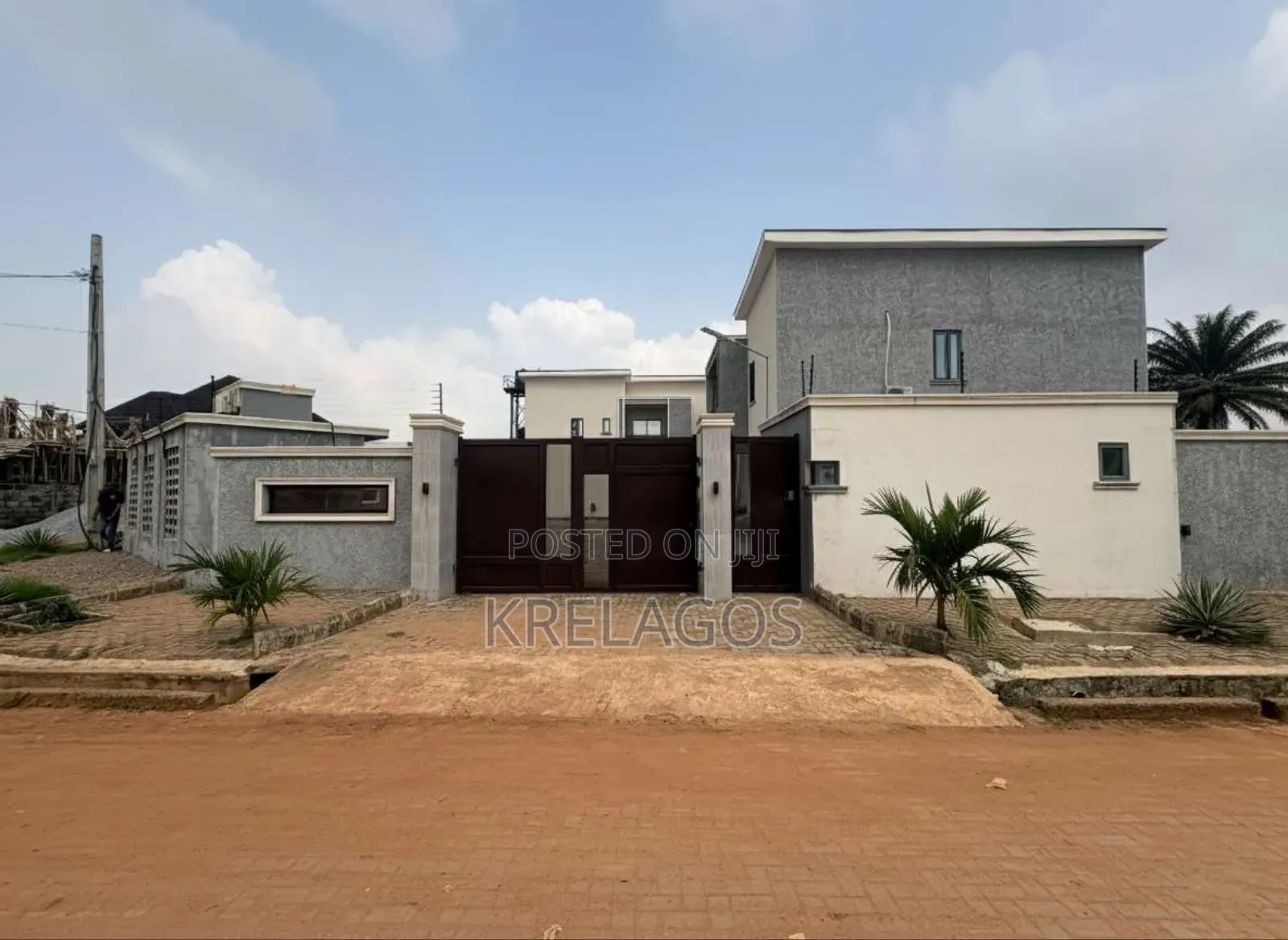 4bdrm Duplex in Ogombo for sale
