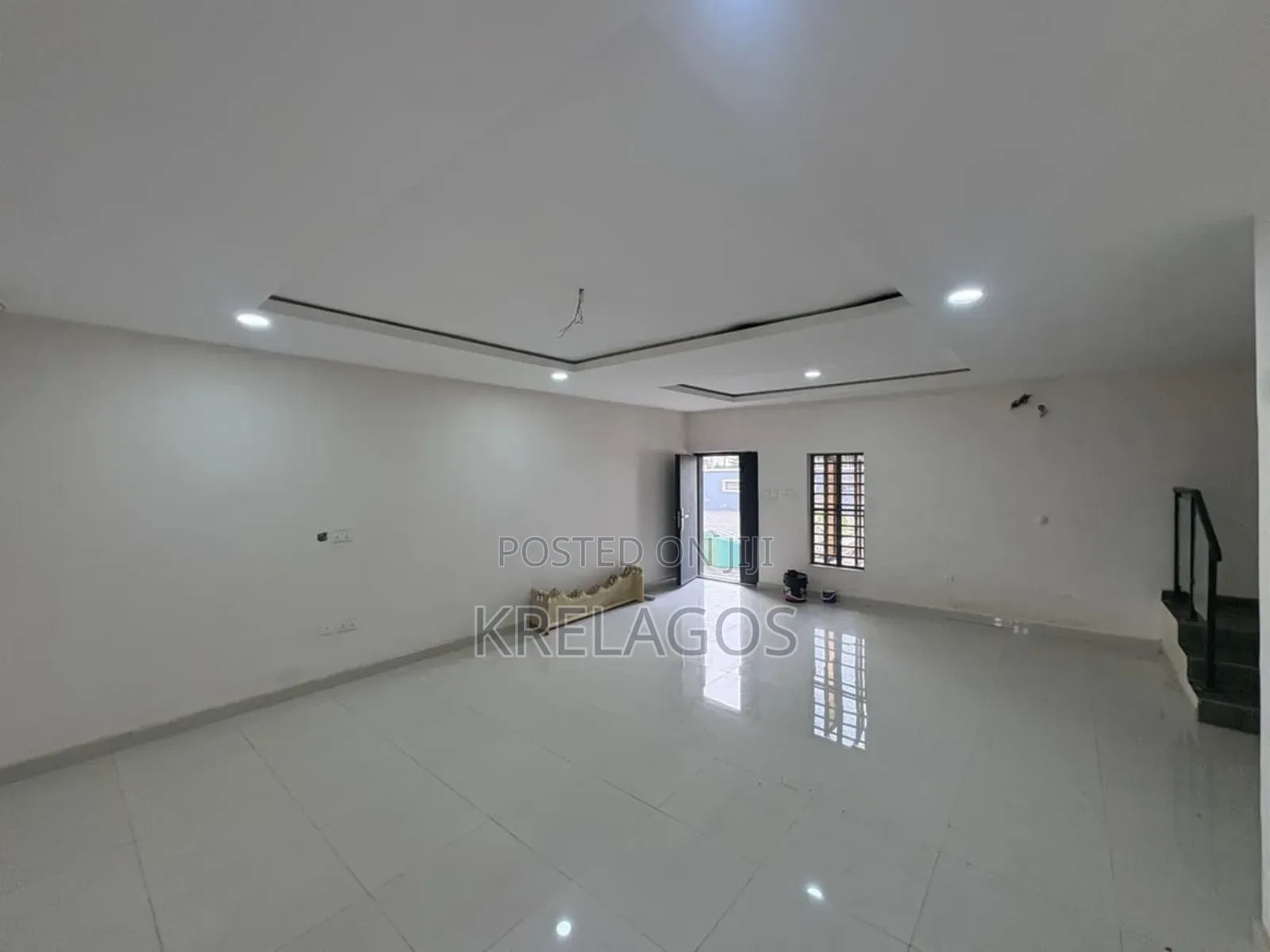 4bdrm Duplex in Ogombo for sale