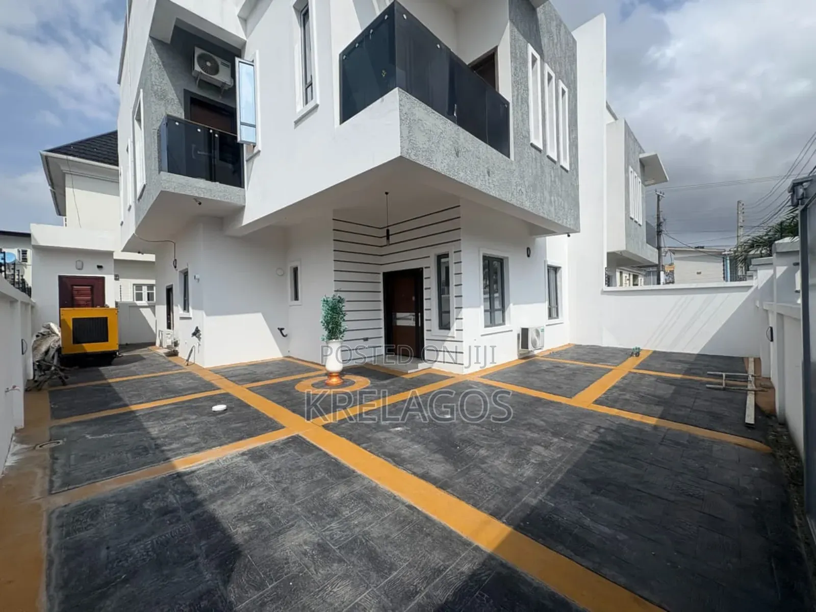 Furnished 4bdrm Duplex in Ogombo for sale