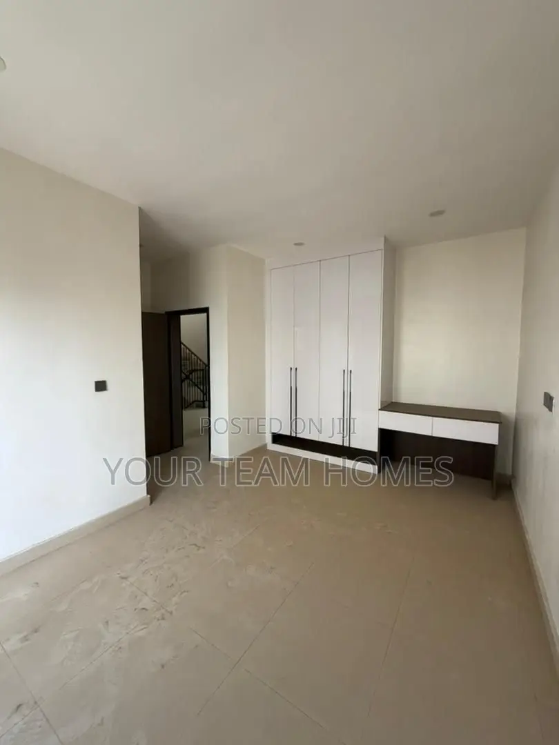 5bdrm Duplex in Jahi for sale