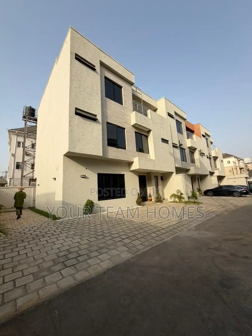 5bdrm Duplex in Jahi for sale