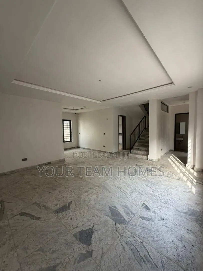 5bdrm Duplex in Jahi for sale