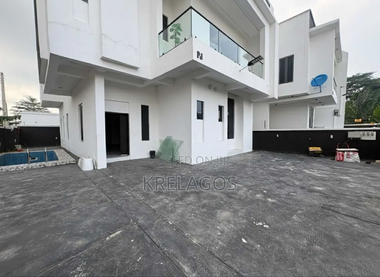 5bdrm Duplex in Ogombo for sale