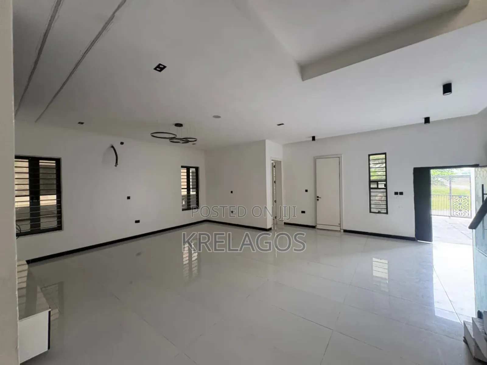 5bdrm Duplex in Ogombo for sale
