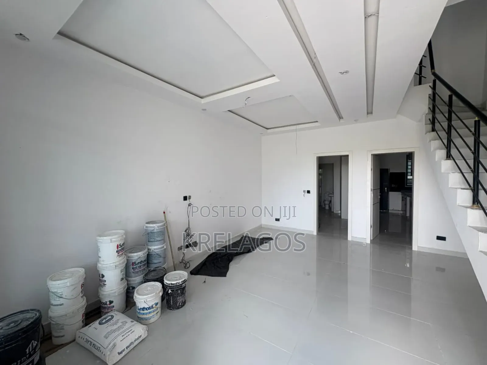 4bdrm Duplex in Ogombo for sale