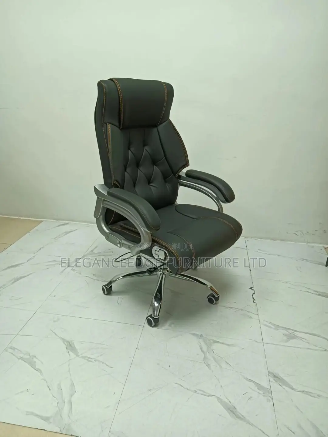 High-Back Executive Office Chair – Ergonomic Leather Swivel Chair