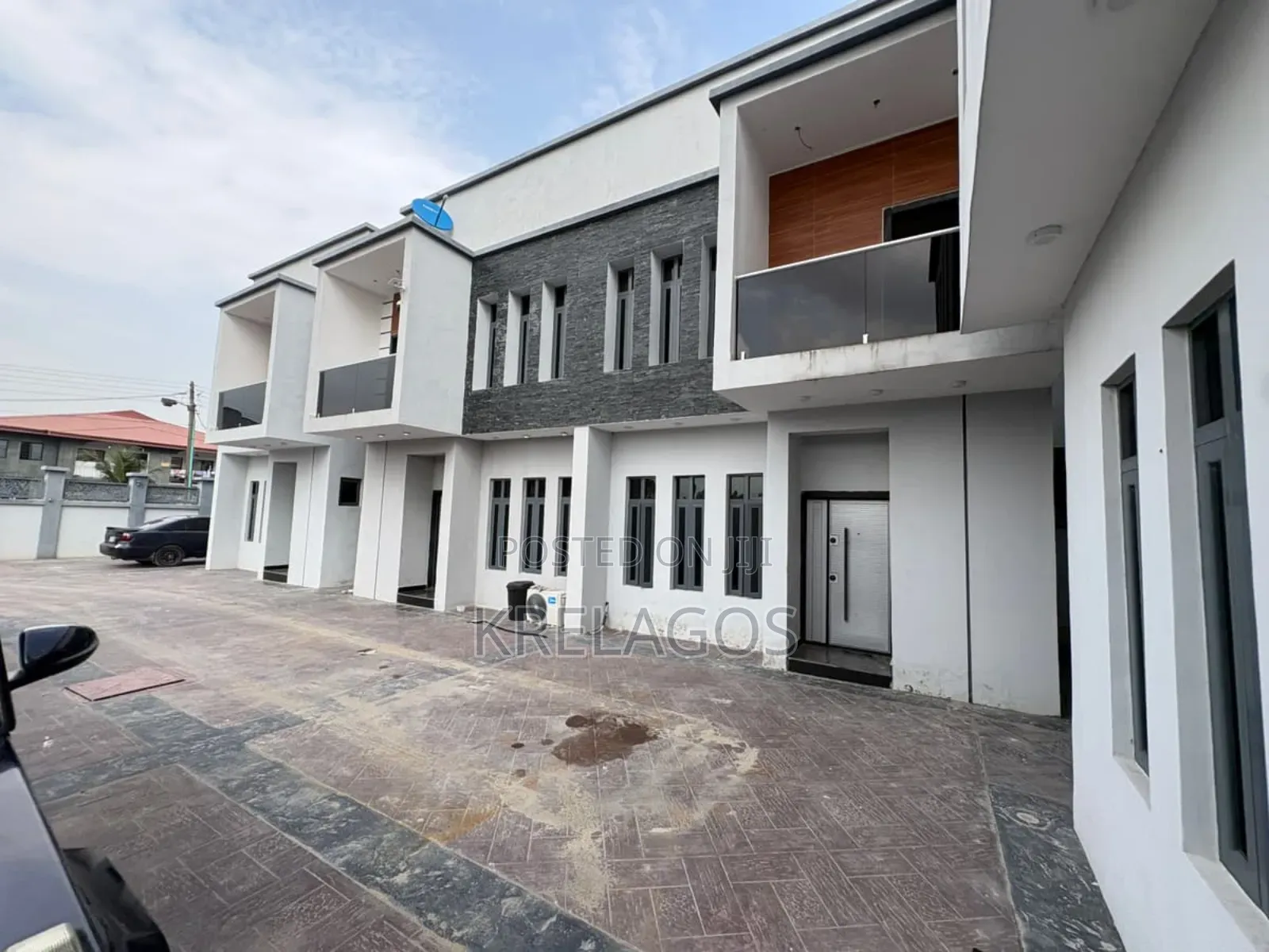3bdrm Duplex in Ogombo for sale