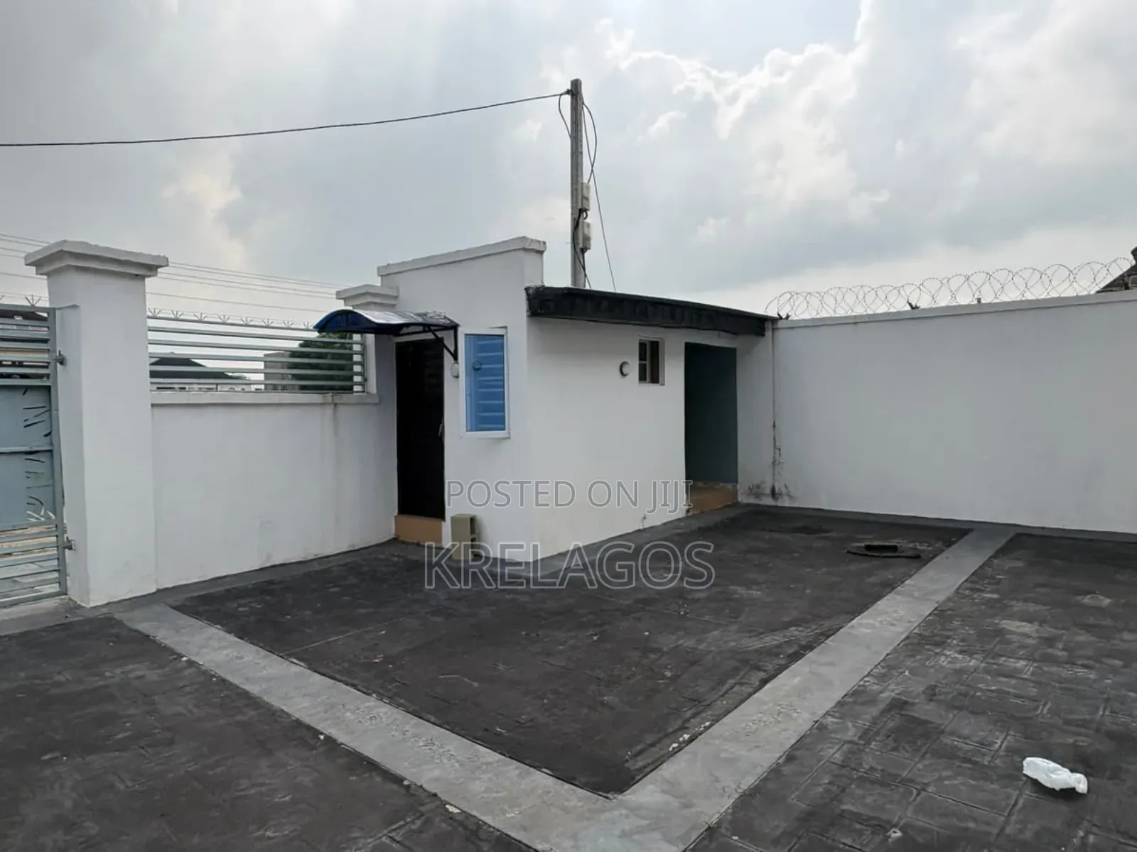 5bdrm Duplex in Ogombo for sale