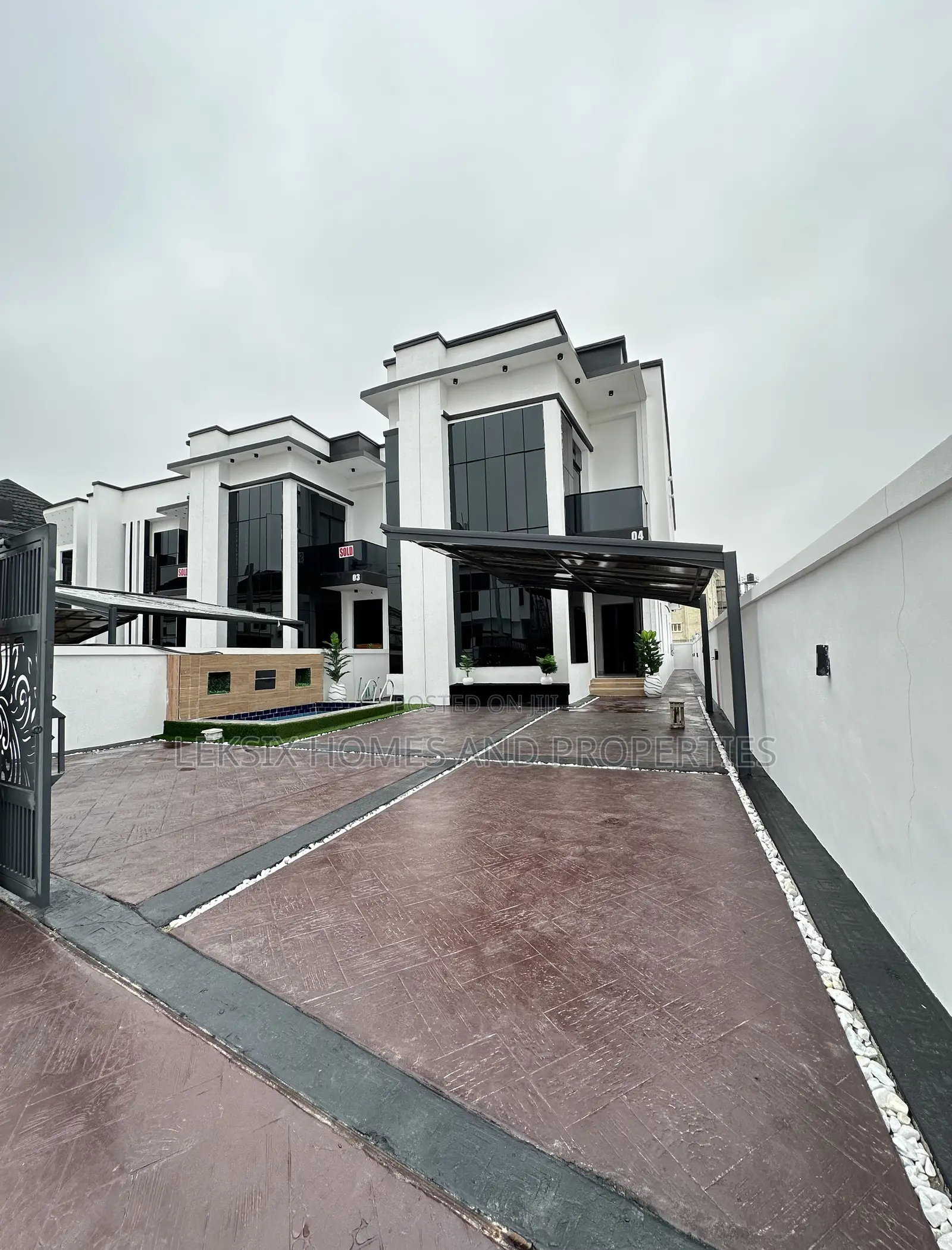 5bdrm Duplex in A Well Secured, Lekki Phase 2 for sale