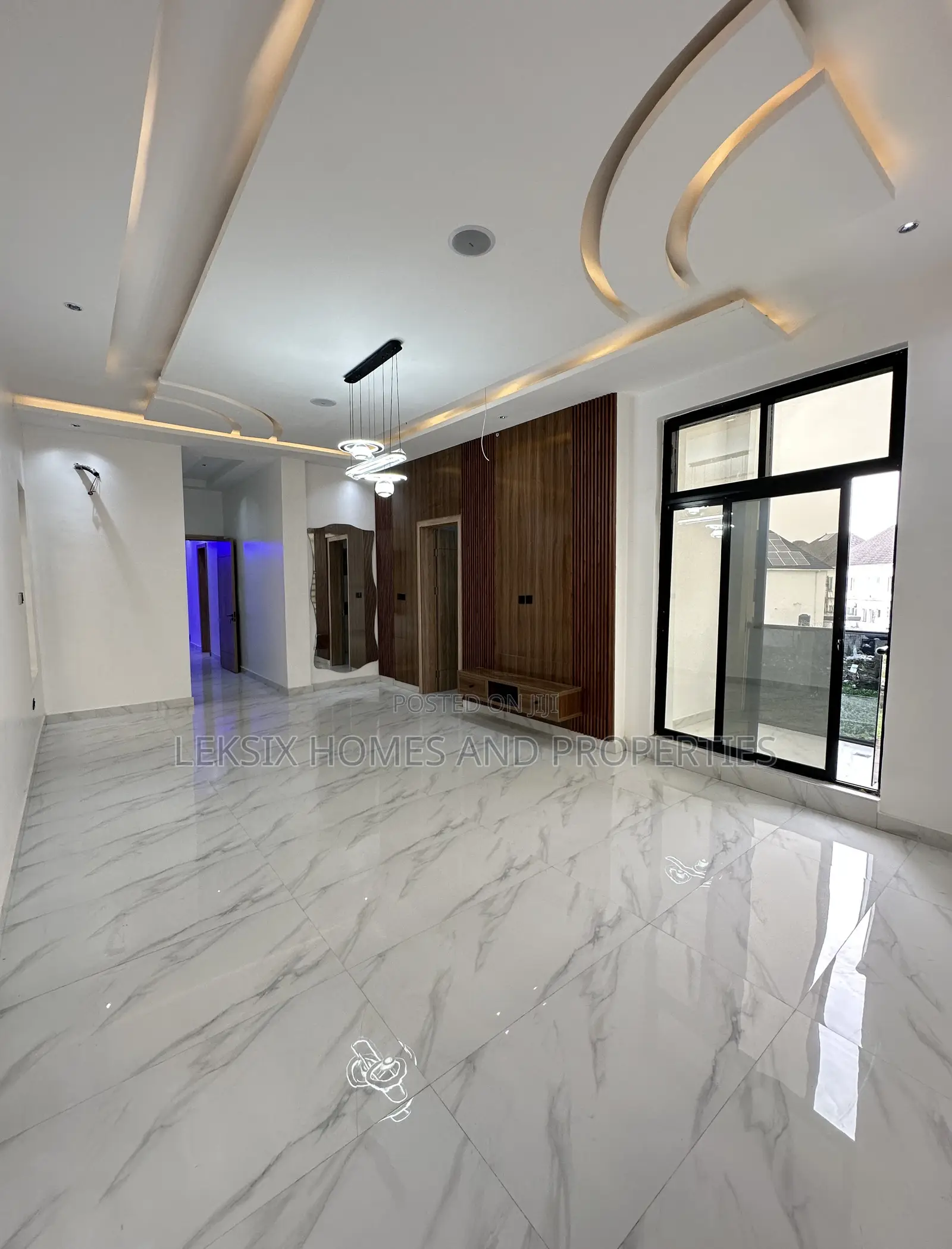 5bdrm Duplex in A Well Secured, Lekki Phase 2 for sale