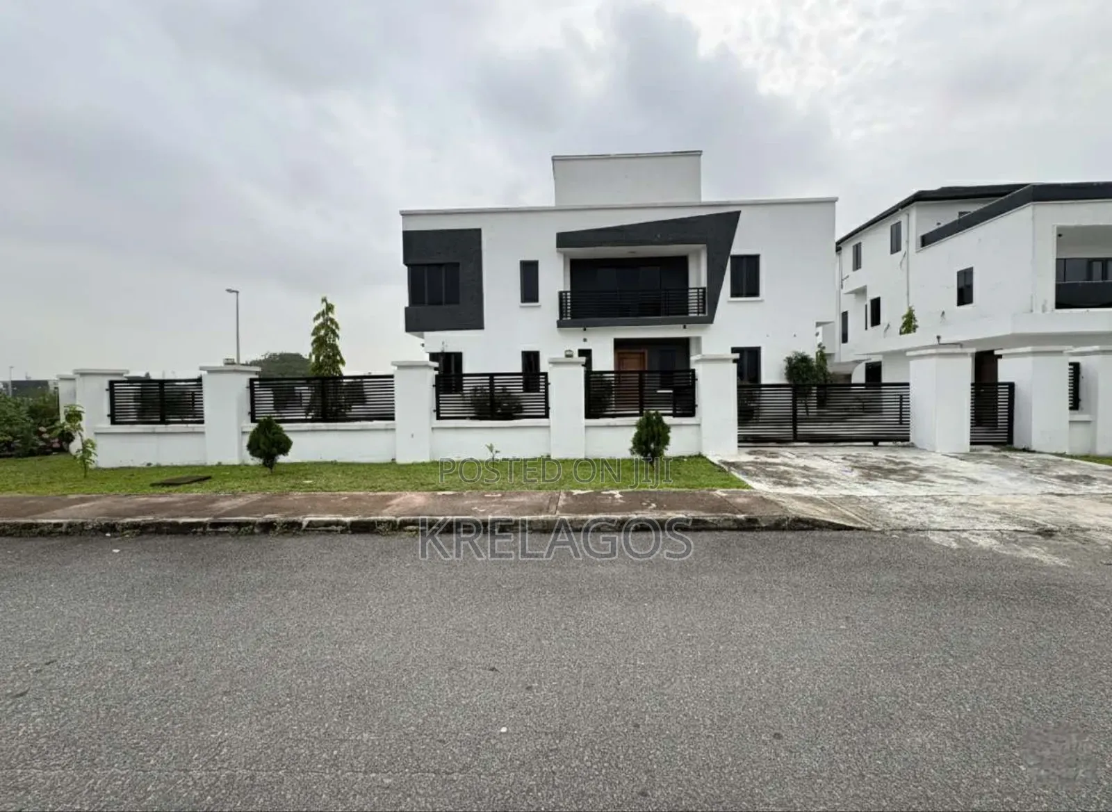 4bdrm Duplex in Royal Garden, Off Lekki-Epe Expressway for sale