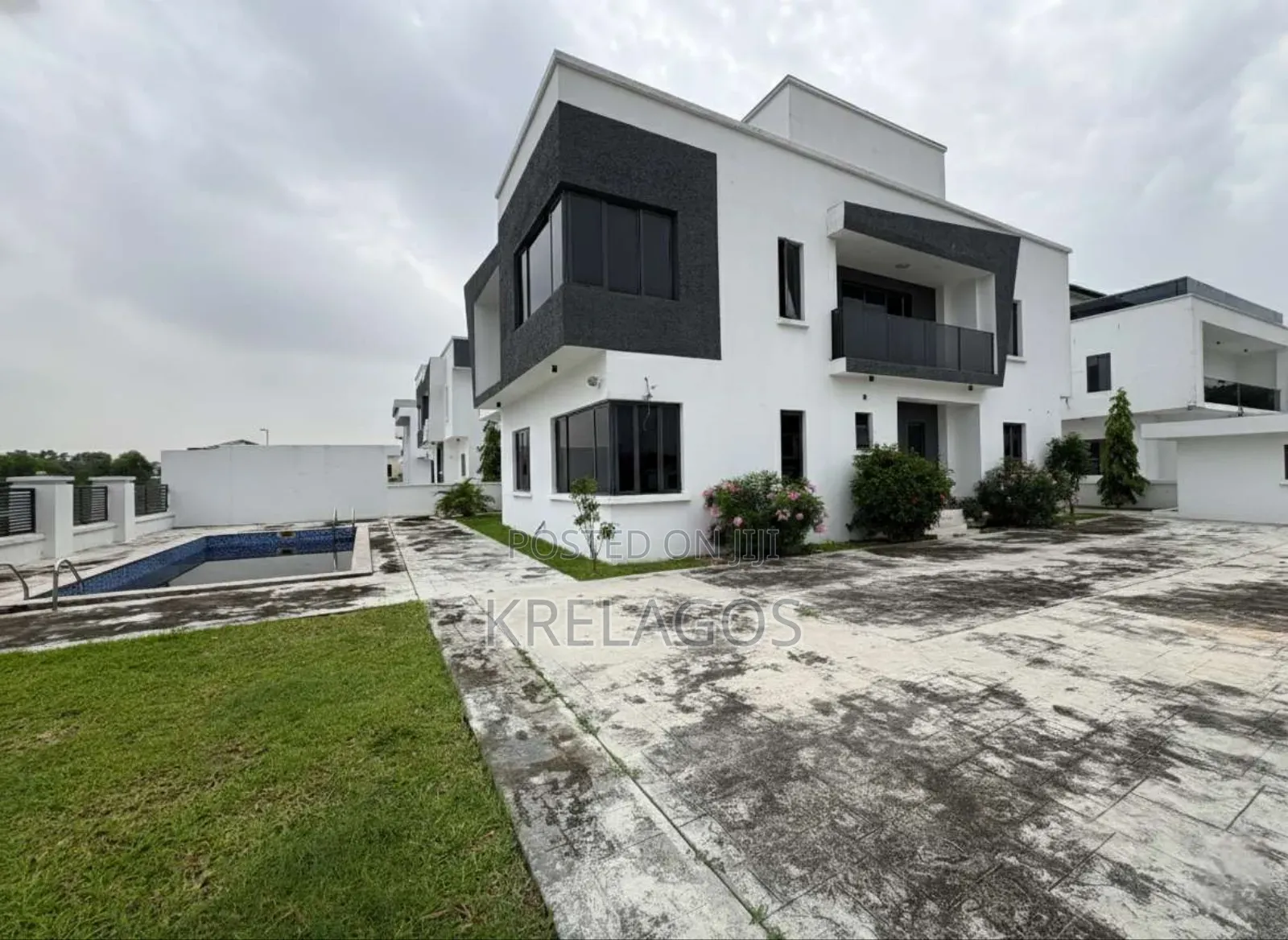 4bdrm Duplex in Royal Garden, Off Lekki-Epe Expressway for sale