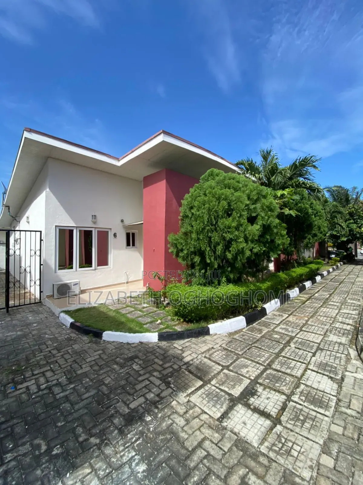 4bdrm Bungalow in Lekki for sale