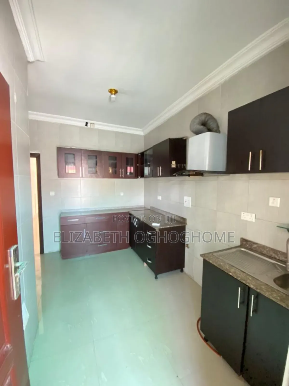 4bdrm Bungalow in Lekki for sale