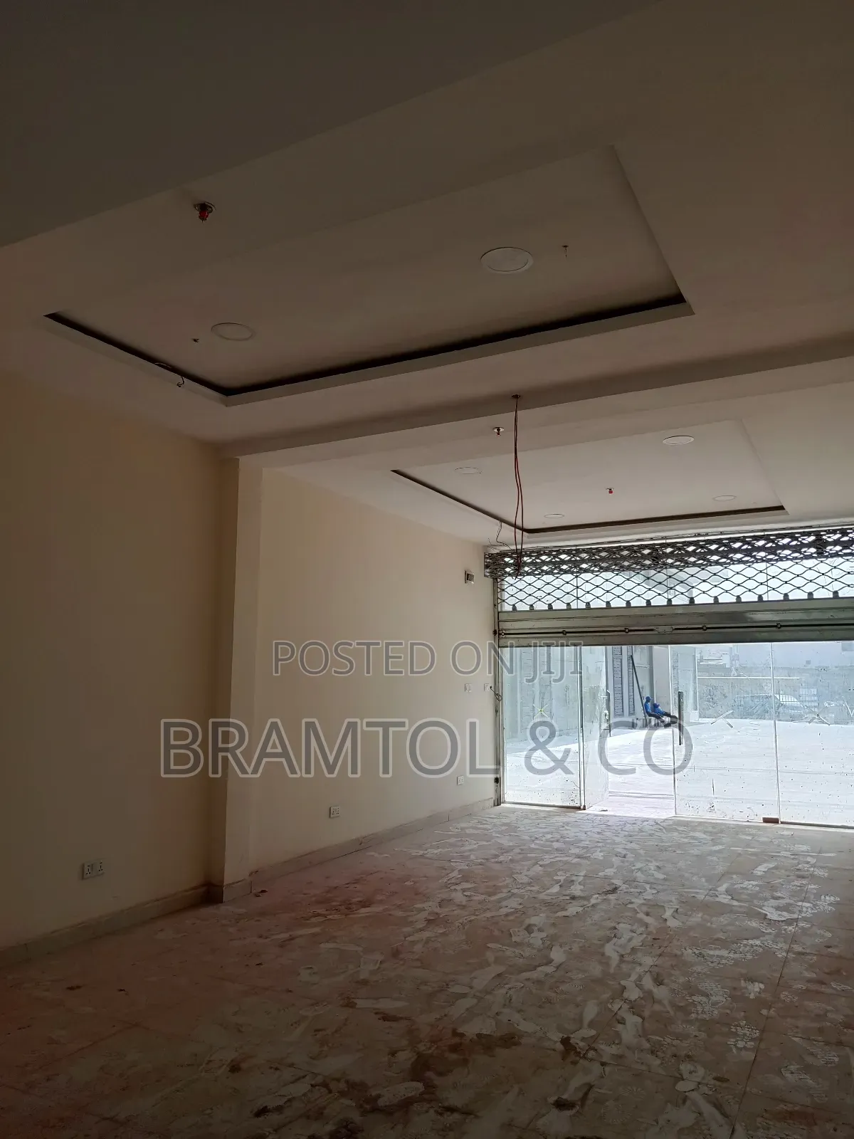 42sqm Office/Shop Ground Floor