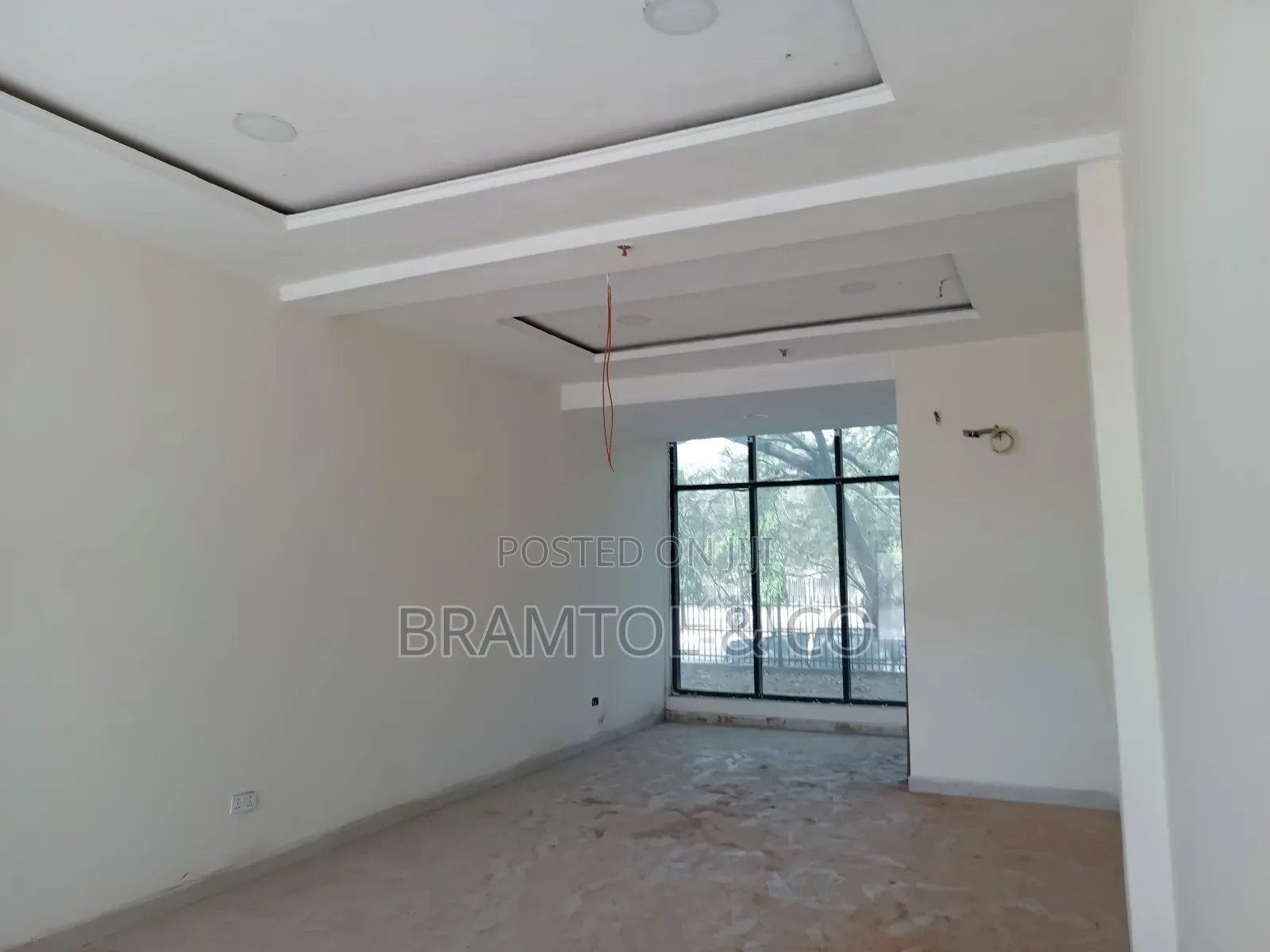 42sqm Office/Shop Ground Floor