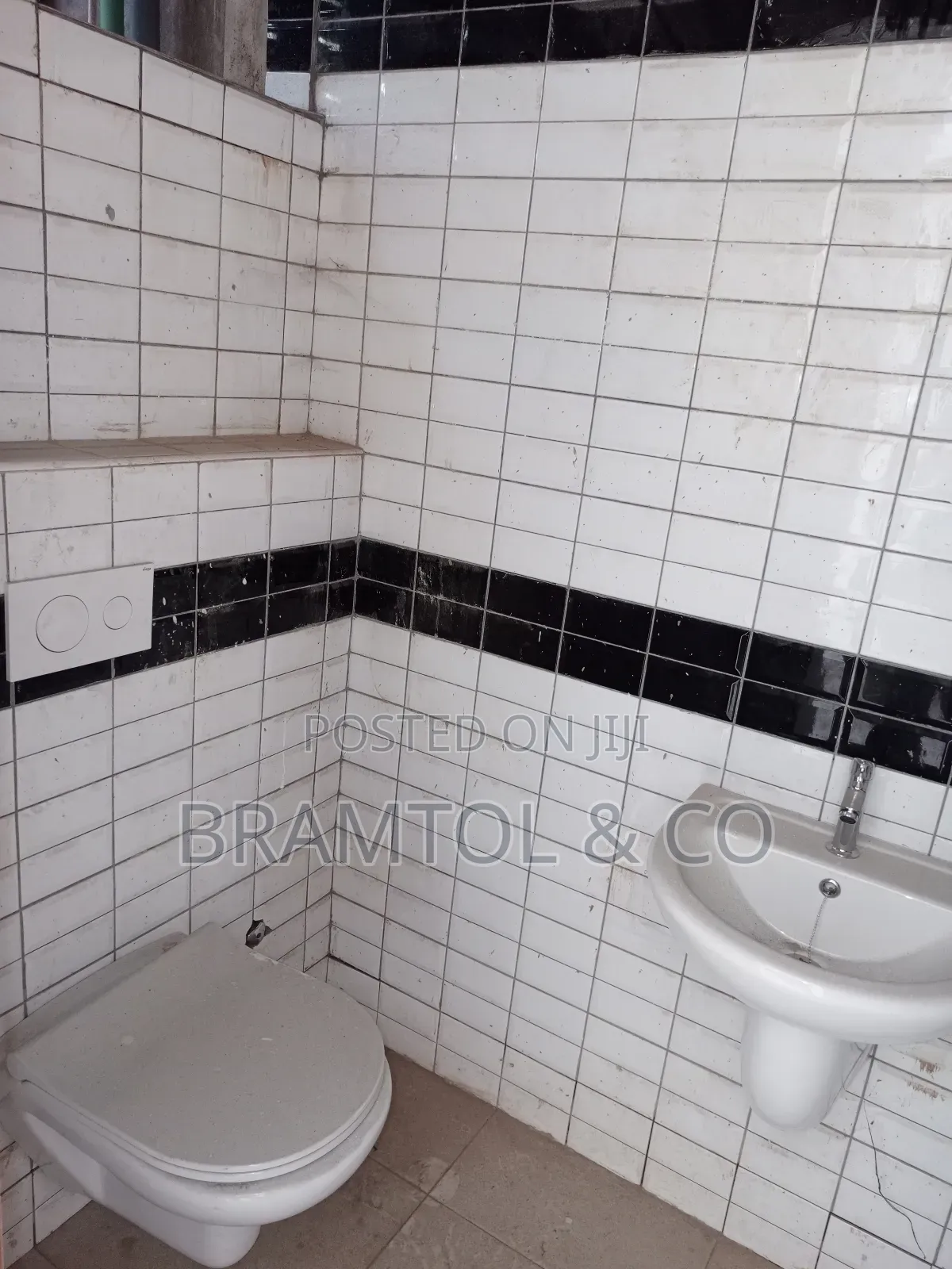 42sqm Office/Shop Ground Floor