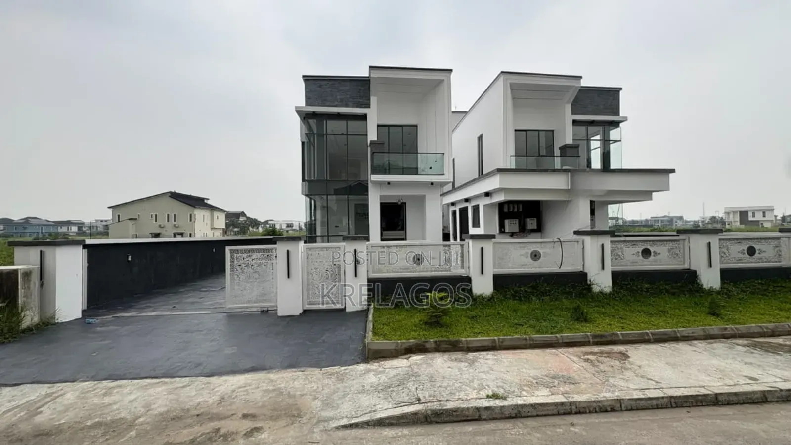 6bdrm Duplex in Royal Garden, Off Lekki-Epe Expressway for sale