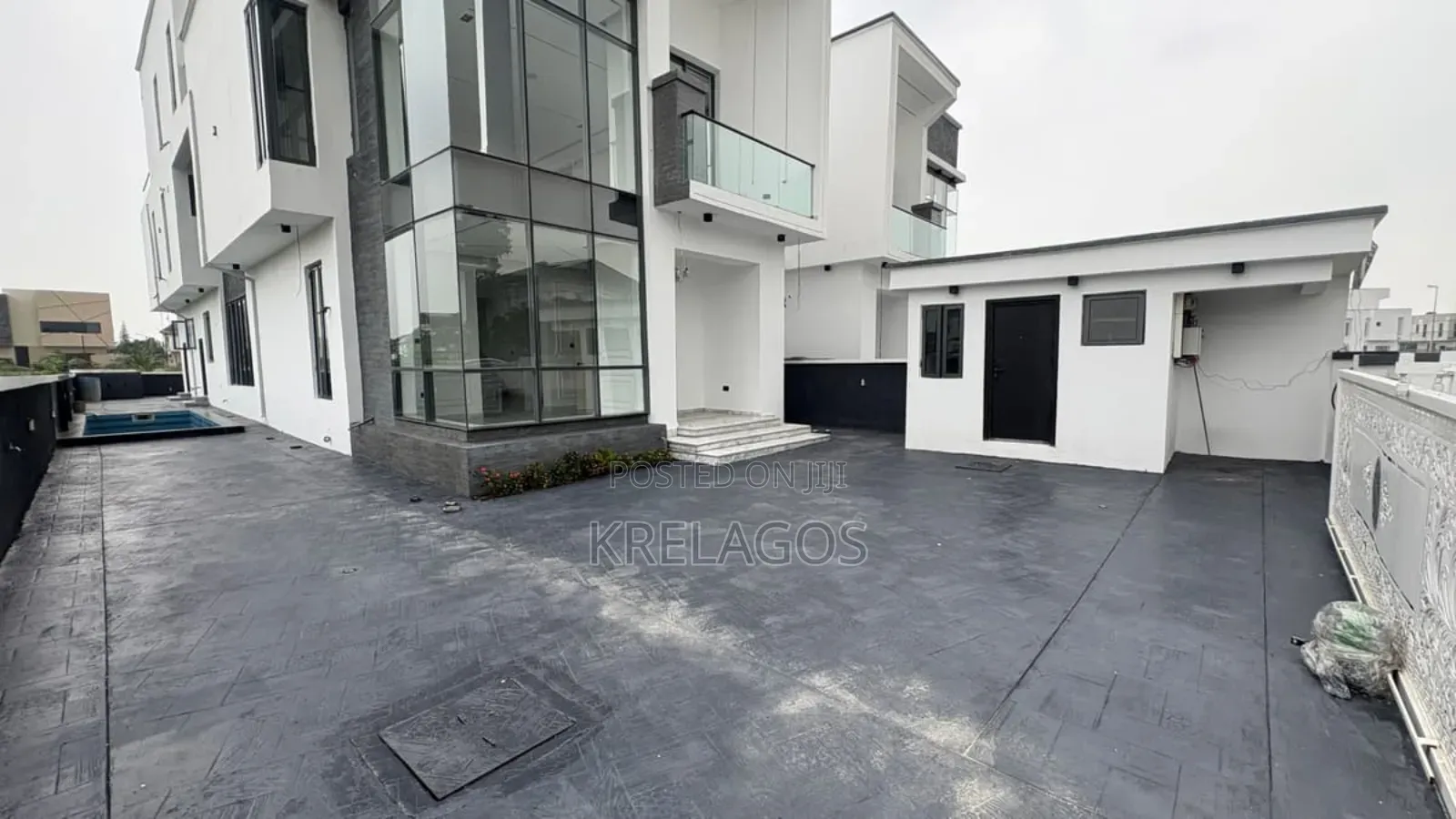 6bdrm Duplex in Royal Garden, Off Lekki-Epe Expressway for sale