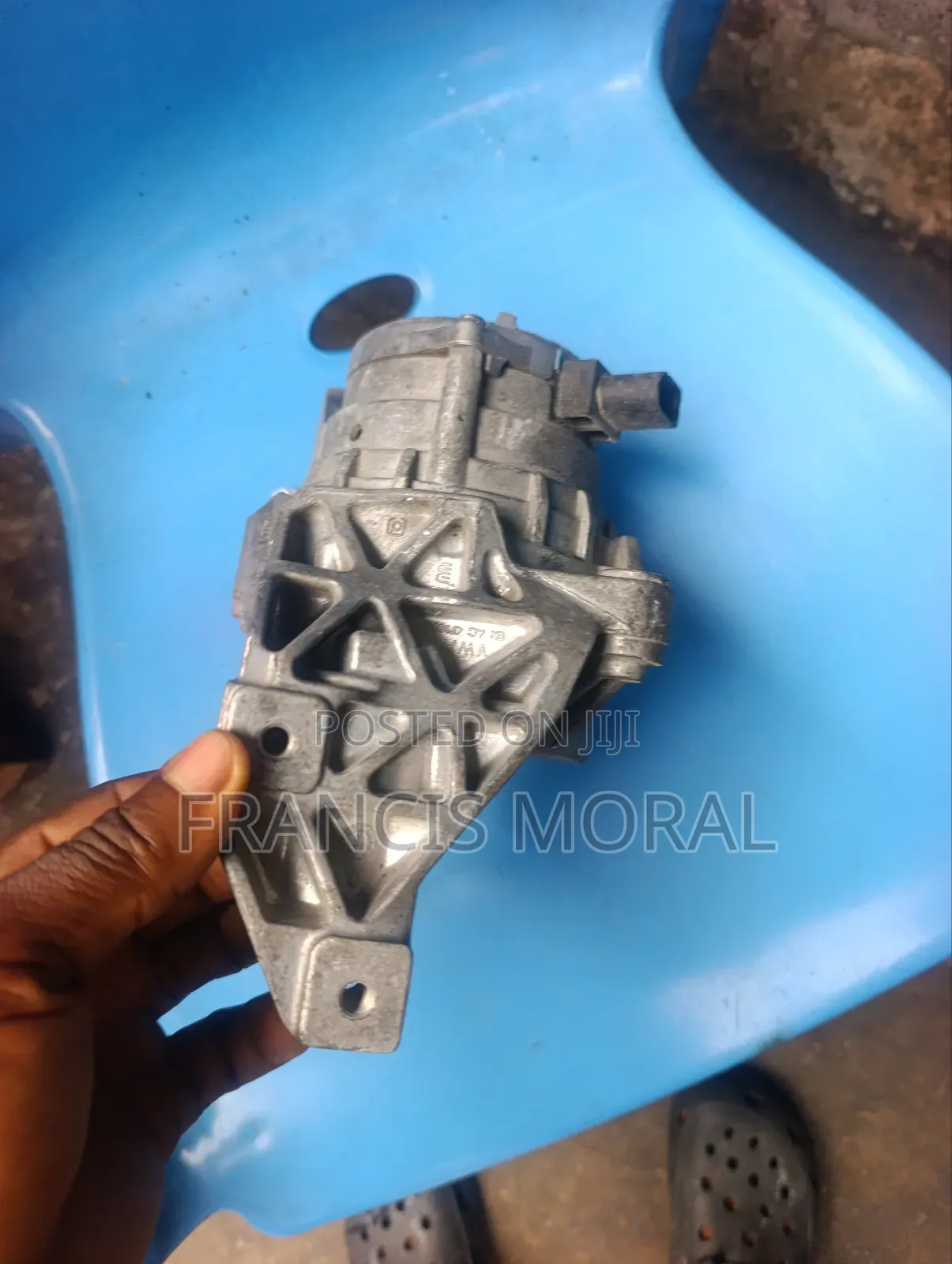 Very Clean Engine Mount Bentley